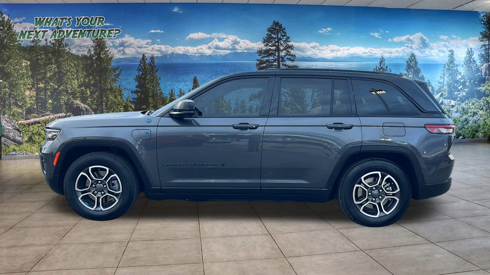 Thumbnail: 2022 Jeep Grand Cherokee - 8