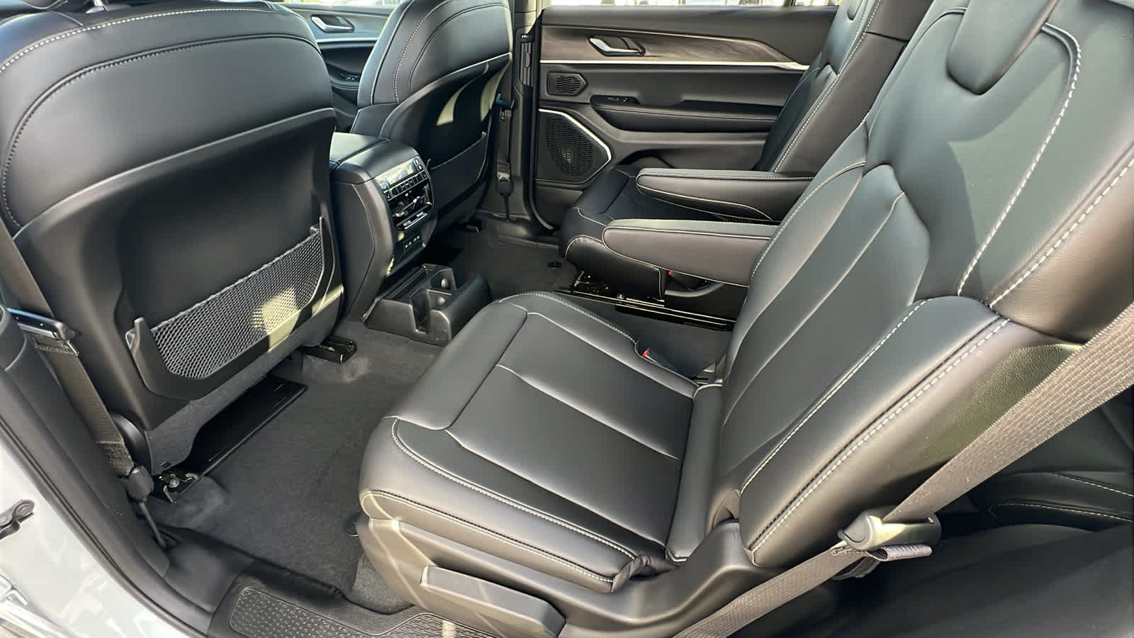 Thumbnail: 2026 Jeep Grand Cherokee L - 24