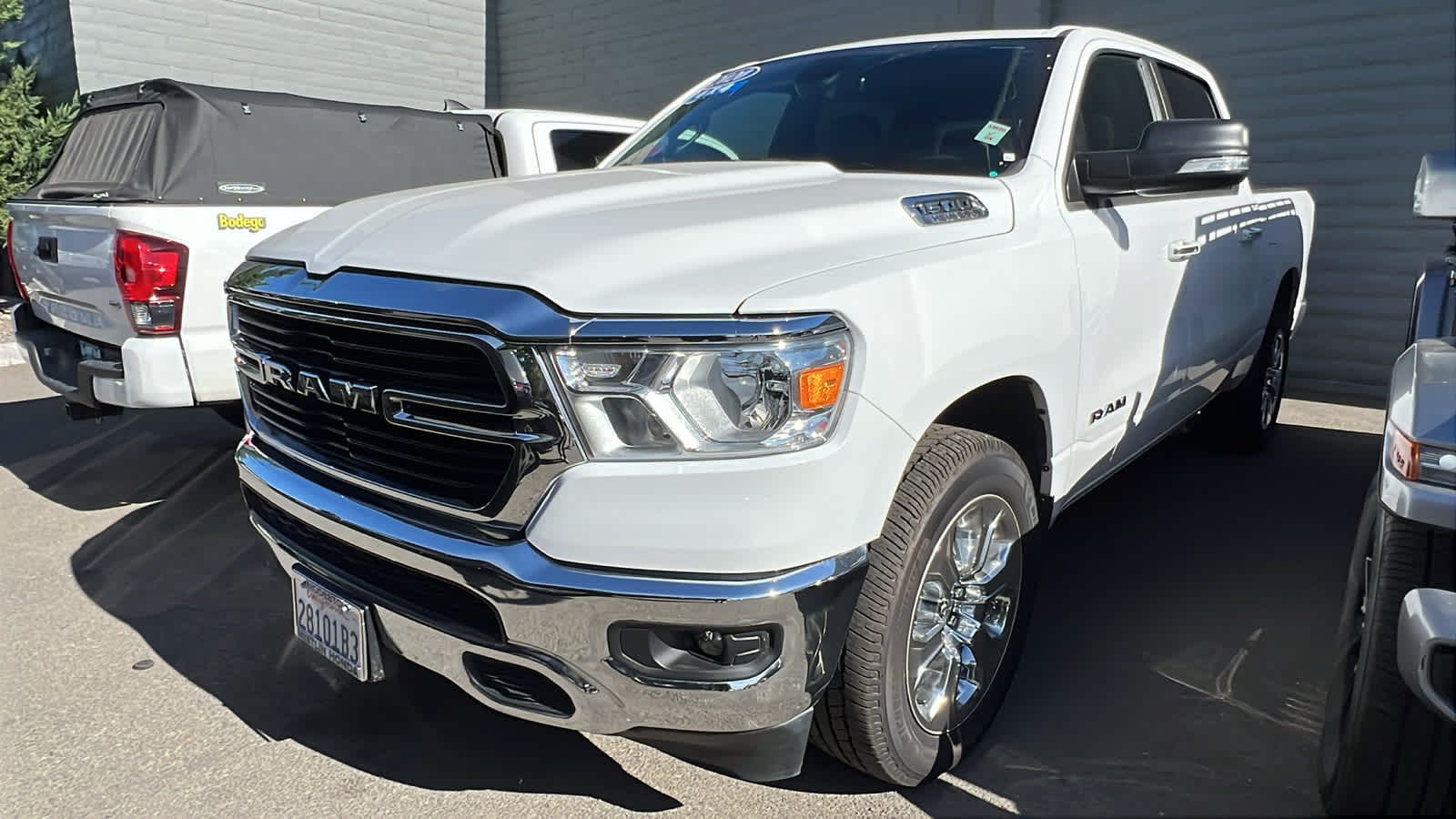 2020 RAM 1500 Big Horn/Lone Star 4x4 Crew Cab 5'7's photo
