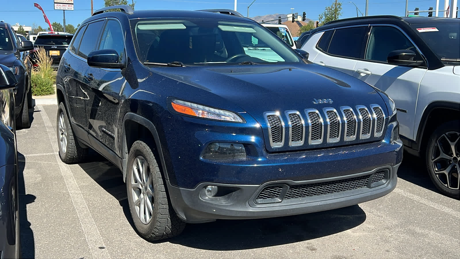 Thumbnail: 2018 Jeep Cherokee - 3