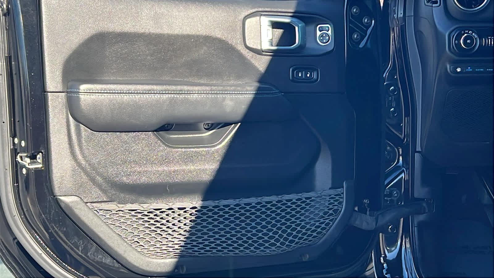 Thumbnail: 2021 Jeep Wrangler - 23