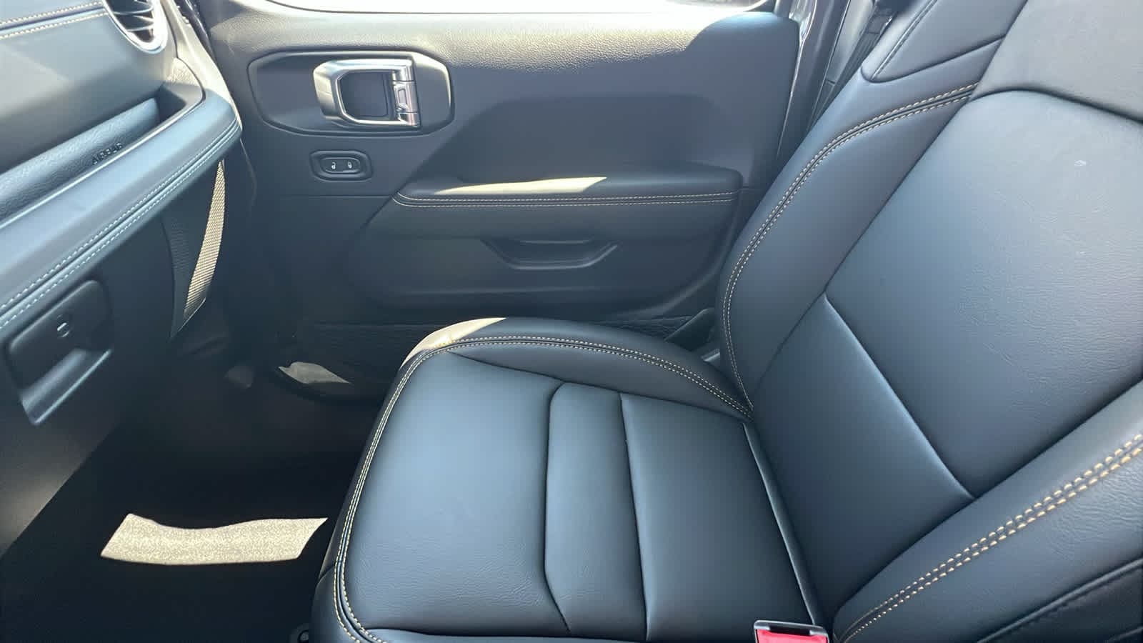 Thumbnail: 2025 Jeep Gladiator - 12