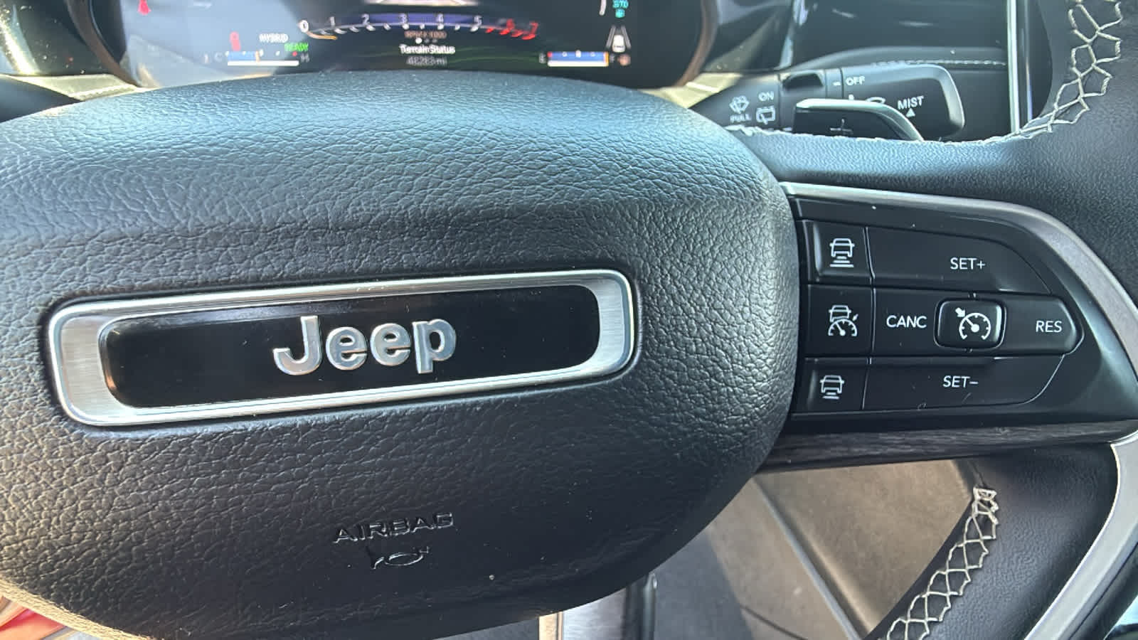 Thumbnail: 2023 Jeep Grand Cherokee - 21