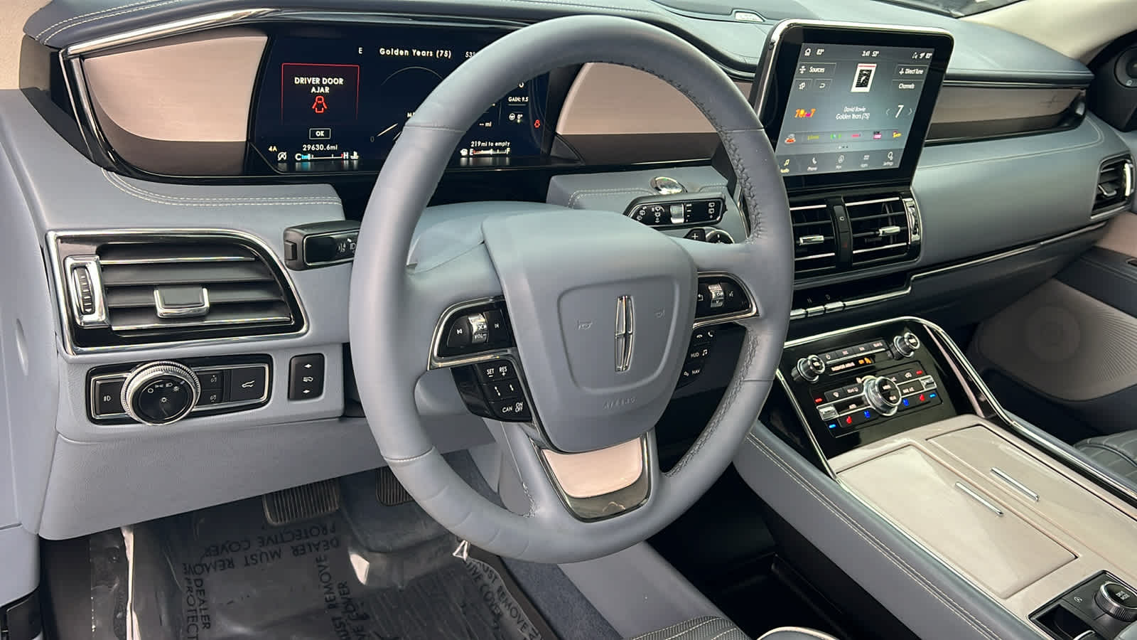 Thumbnail: 2021 Lincoln Navigator L - 10