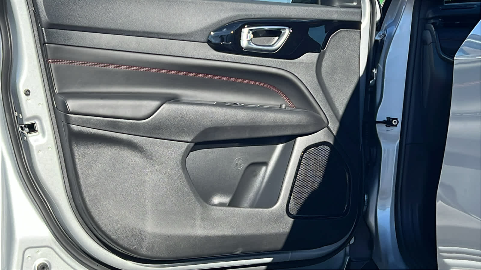 Thumbnail: 2026 Jeep Compass - 23