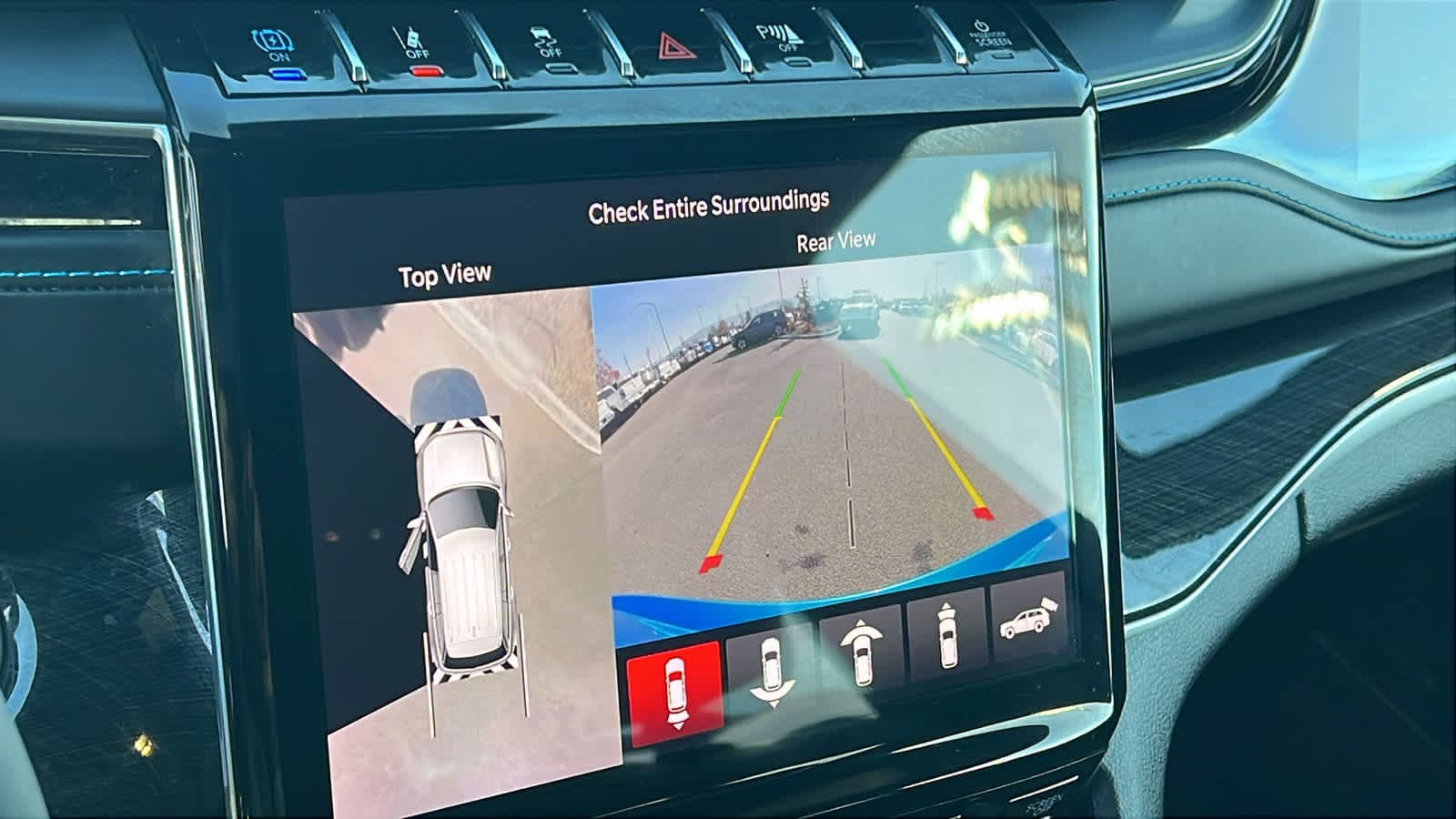 Thumbnail: 2022 Jeep Grand Cherokee - 16