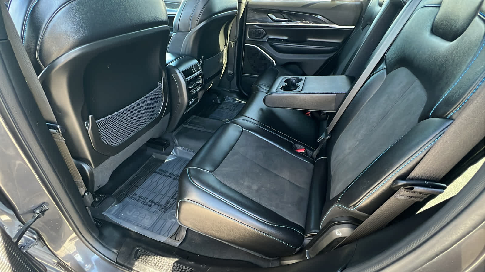 Thumbnail: 2022 Jeep Grand Cherokee - 24