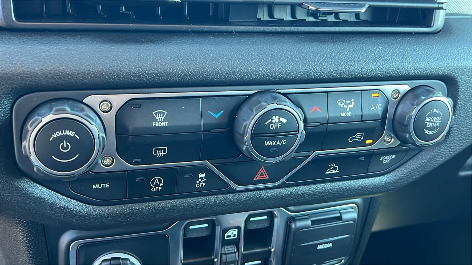 2025 Jeep Gladiator Nighthawk 14