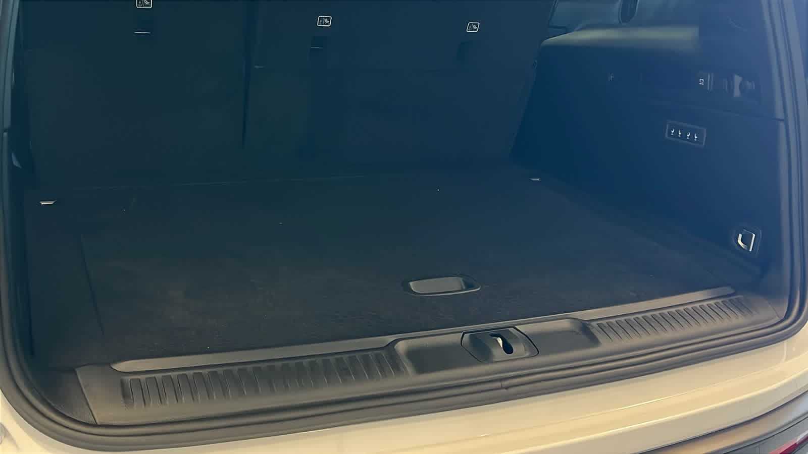 Thumbnail: 2026 Jeep Grand Wagoneer L - 27