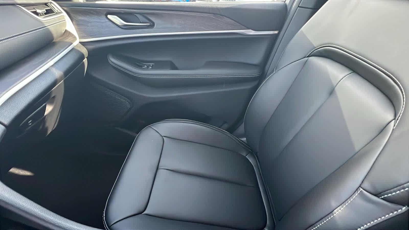 Thumbnail: 2025 Jeep Grand Cherokee - 12