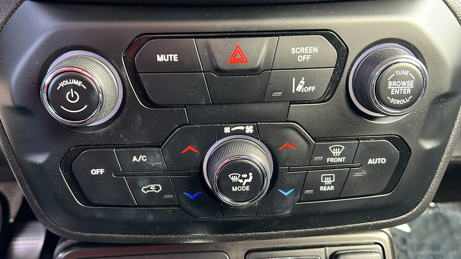 Thumbnail: 2022 Jeep Renegade - 14