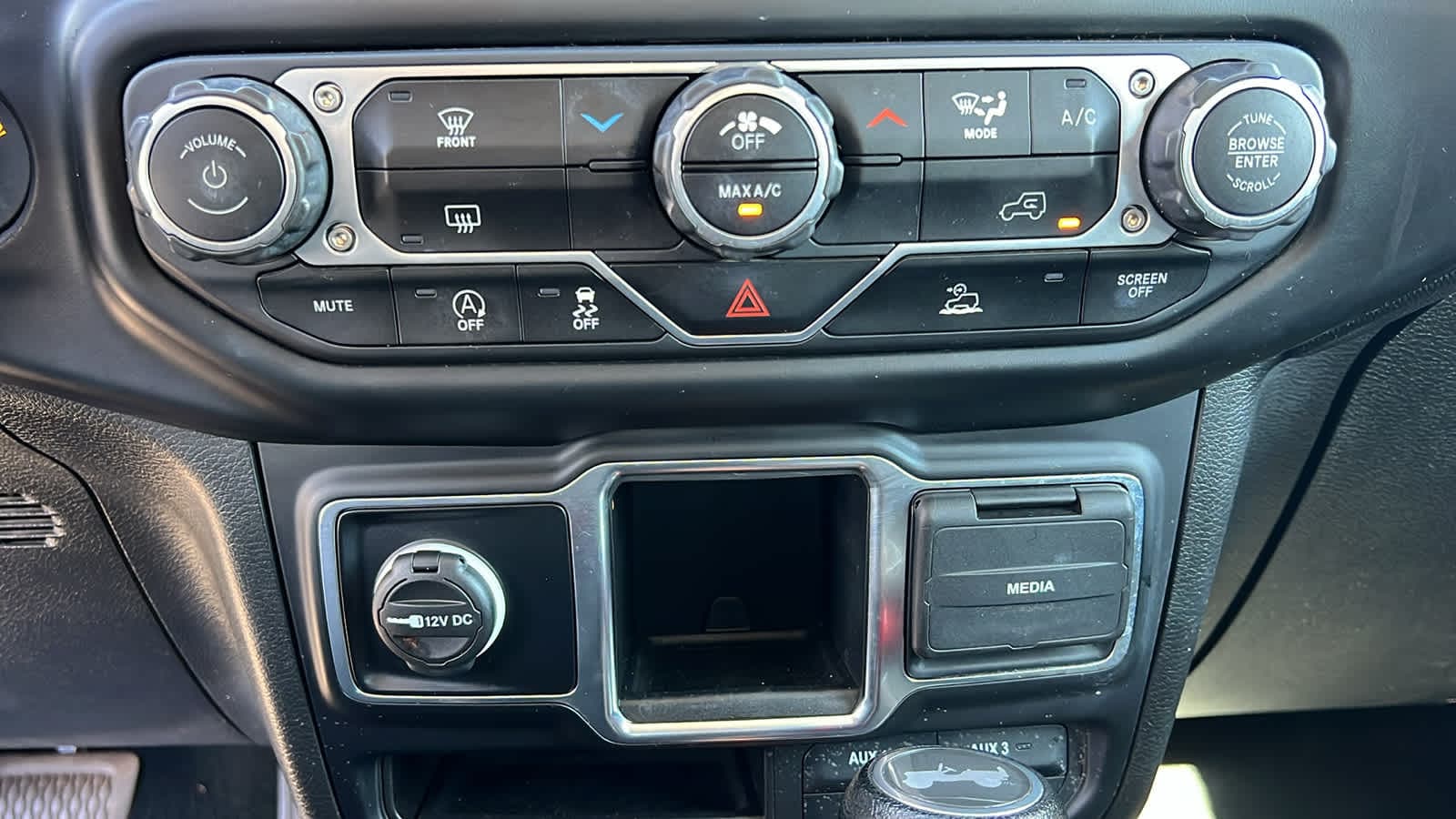 Thumbnail: 2022 Jeep Wrangler - 14