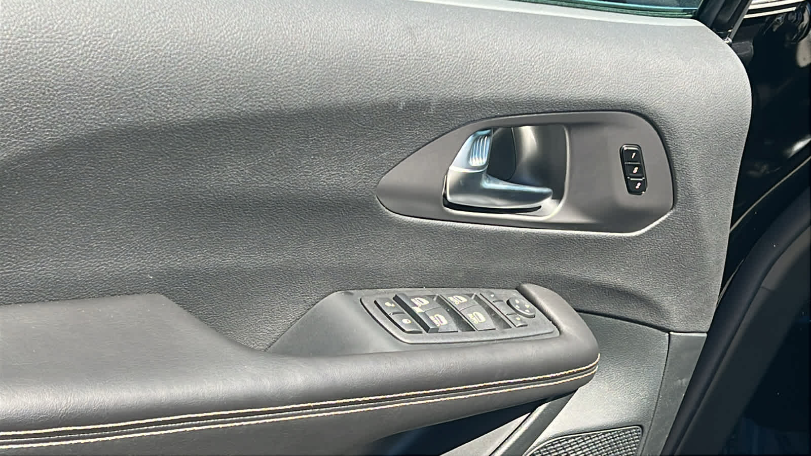 Thumbnail: 2027 Chrysler Pacifica - 22