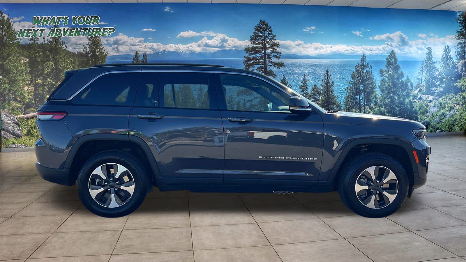 2024 Jeep Cherokee Limited 4xe photo 3