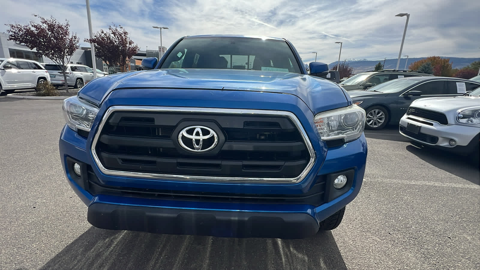 2016 Toyota Tacoma TRD photo 2