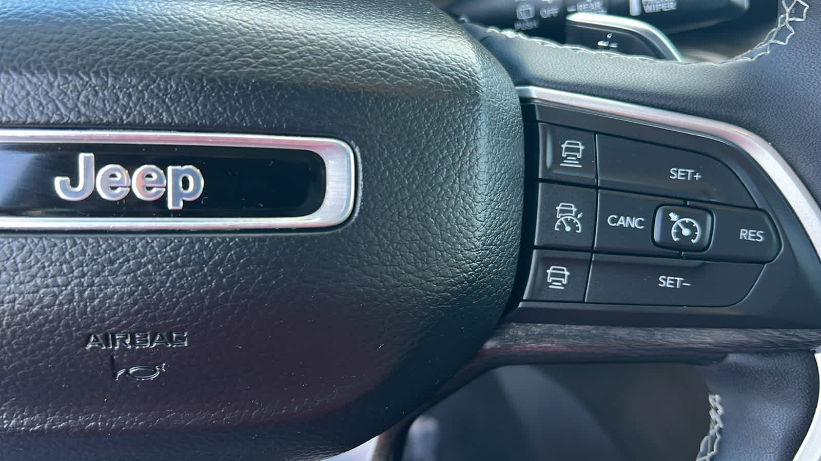 Thumbnail: 2023 Jeep Grand Cherokee - 20