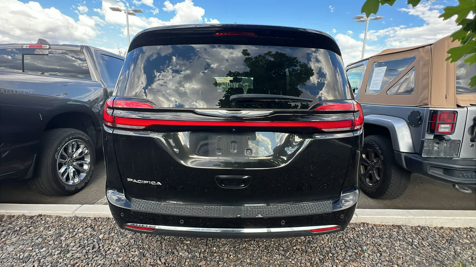 Thumbnail: 2022 Chrysler Pacifica - 5