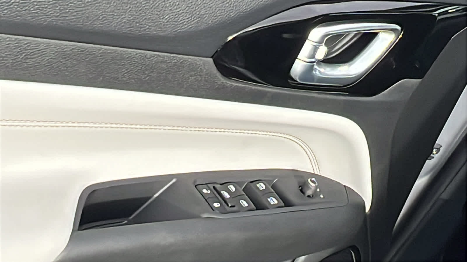 Thumbnail: 2026 Jeep Compass - 22