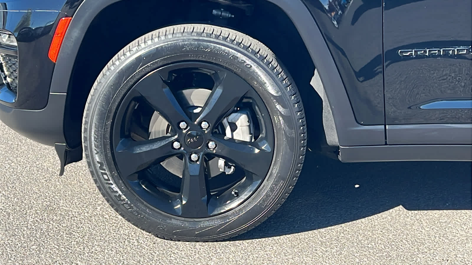 Thumbnail: 2023 Jeep Grand Cherokee - 9