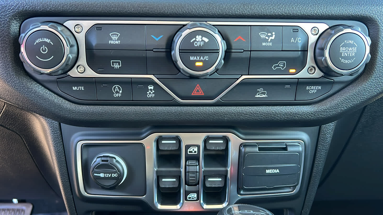 Thumbnail: 2026 Jeep Gladiator - 14