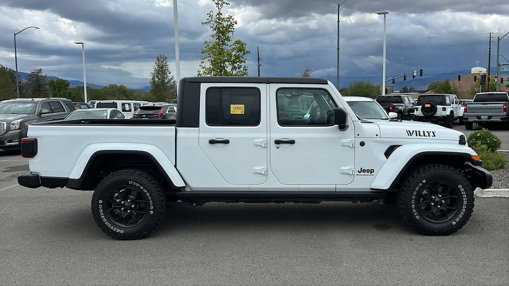 Used 2024 Jeep Gladiator Willys Truck Crew Cab