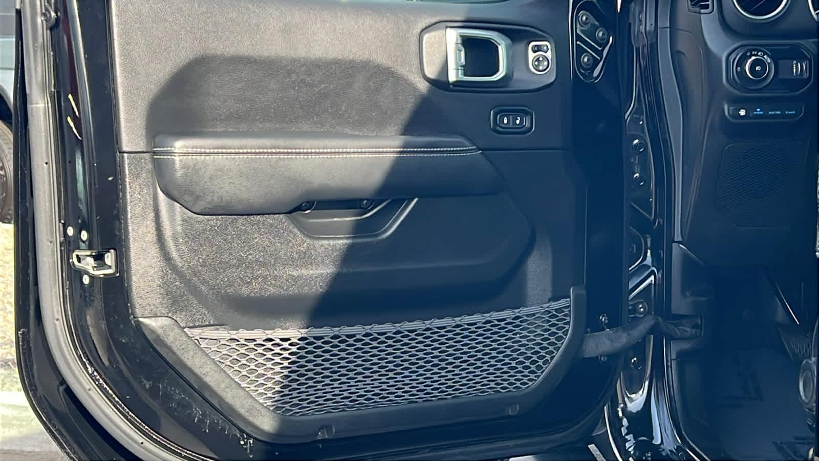 Thumbnail: 2023 Jeep Wrangler - 23