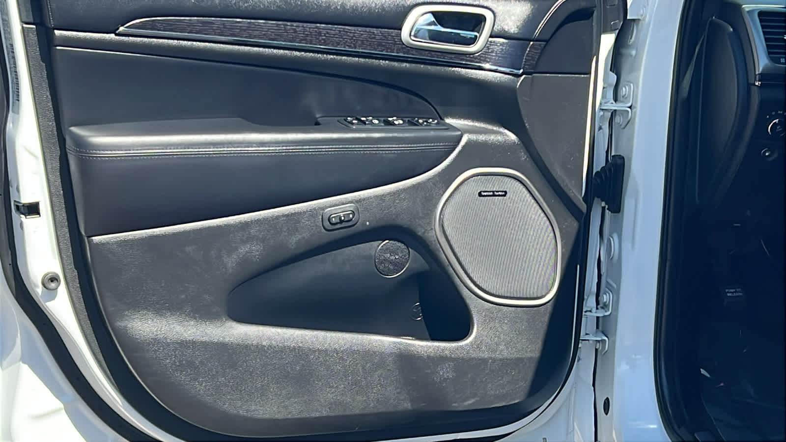 Thumbnail: 2018 Jeep Grand Cherokee - 23
