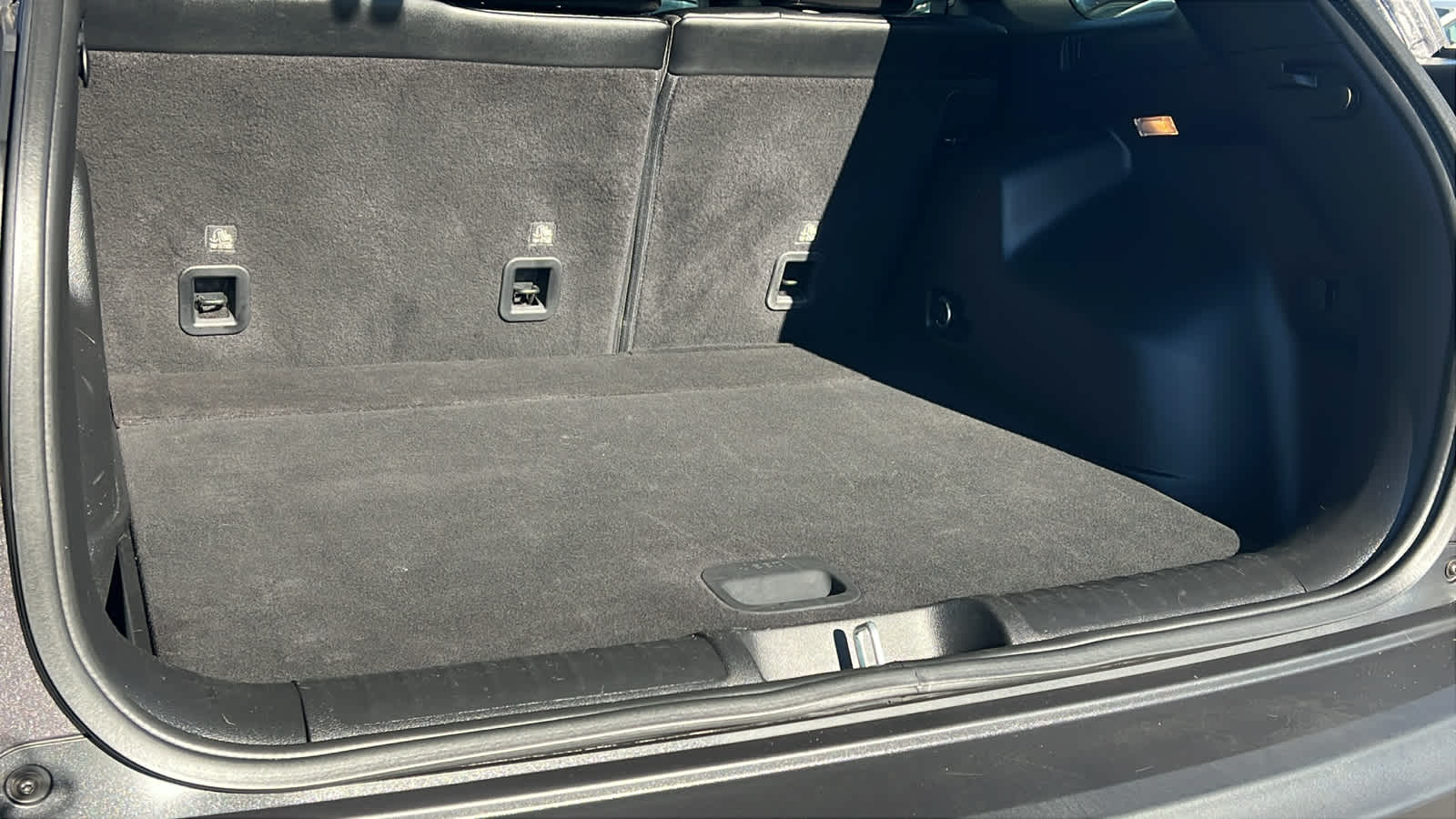 Thumbnail: 2022 Jeep Cherokee - 27