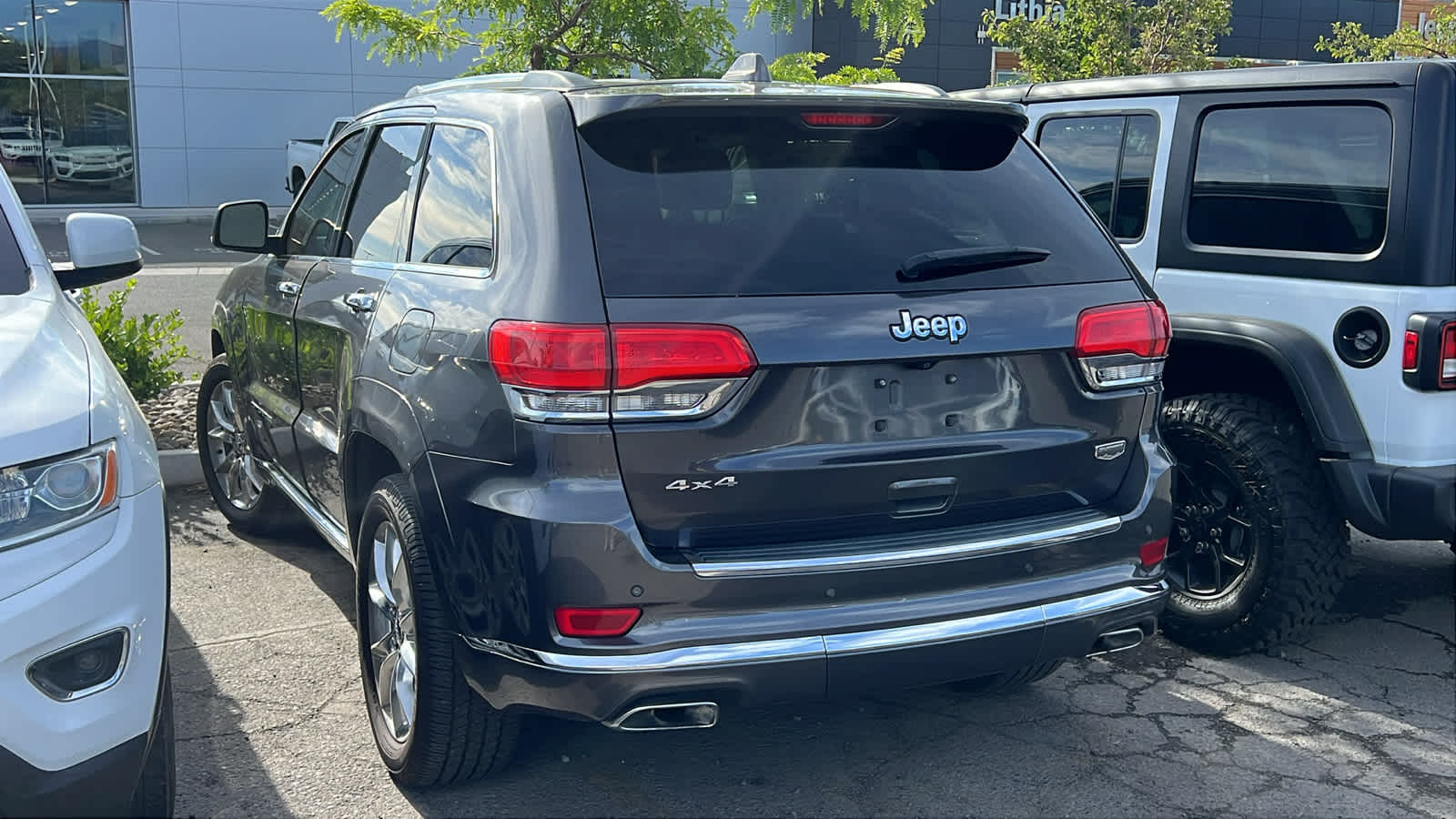 Thumbnail: 2016 Jeep Grand Cherokee - 8