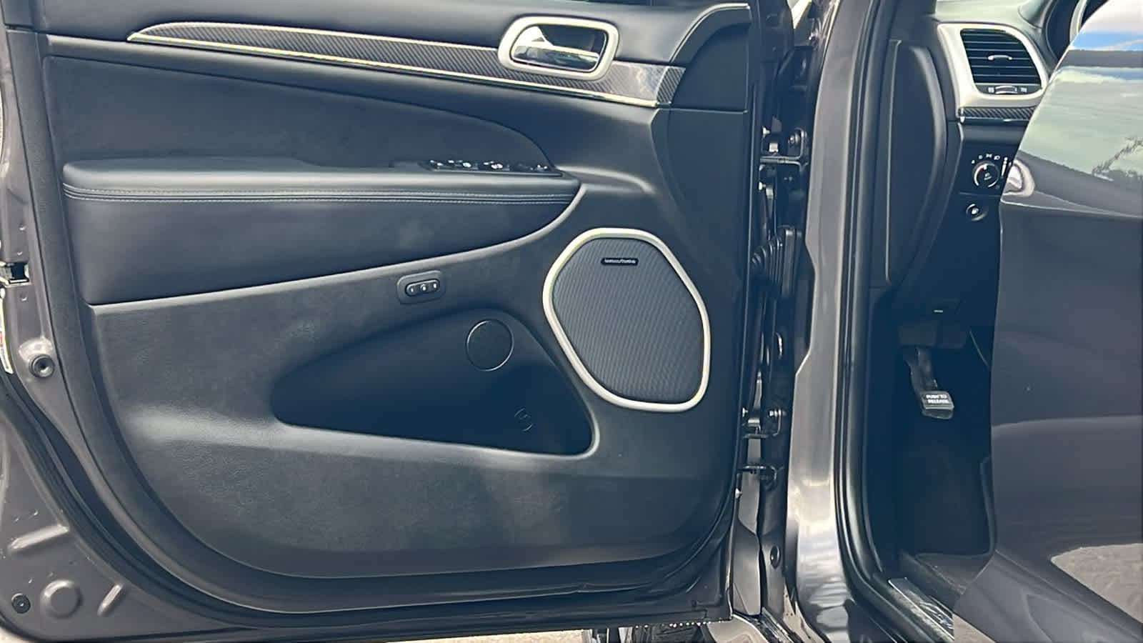 Thumbnail: 2019 Jeep Grand Cherokee - 23