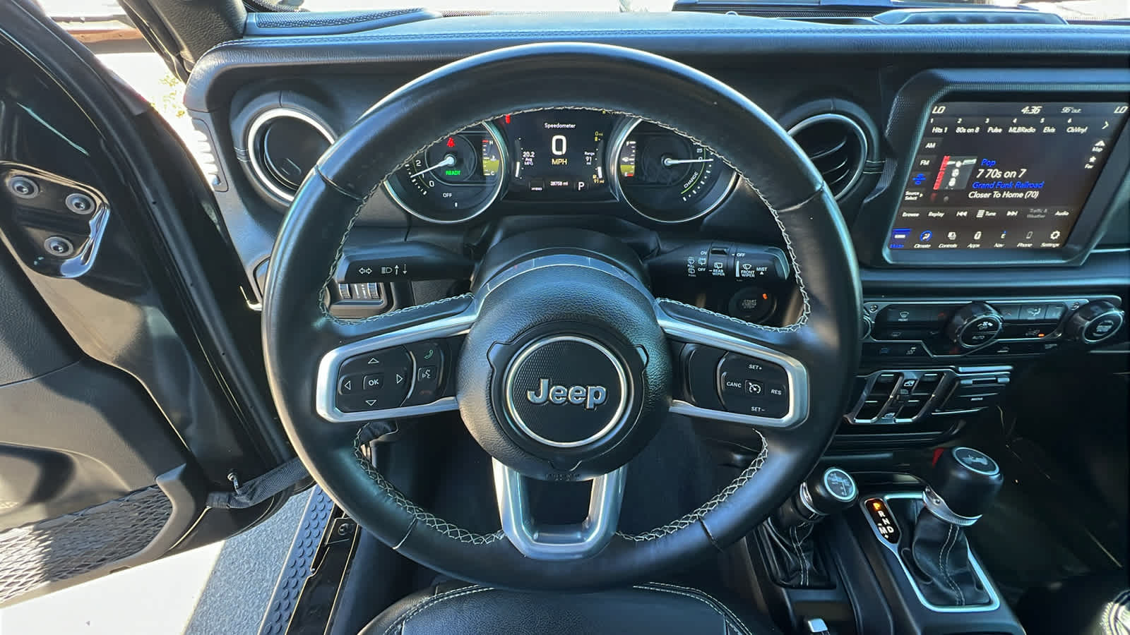 Thumbnail: 2022 Jeep Wrangler - 18