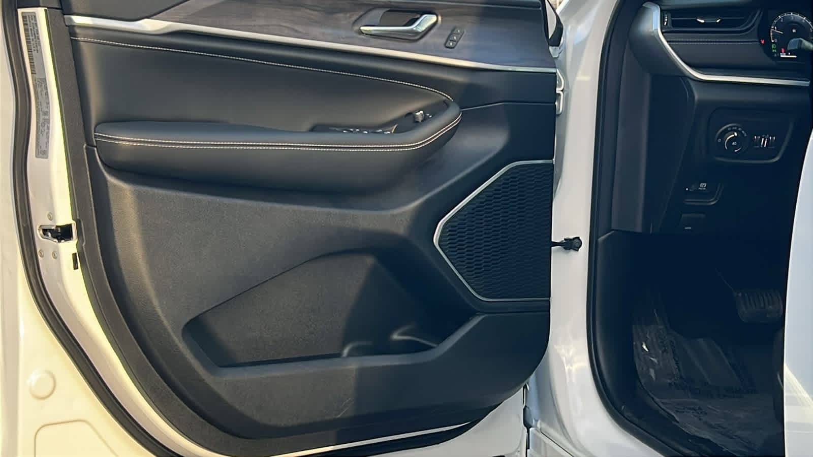 Thumbnail: 2026 Jeep Grand Cherokee - 23