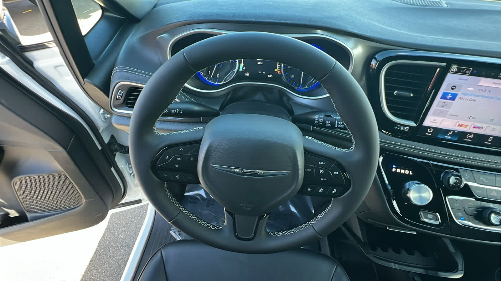 Thumbnail: 2026 Chrysler Pacifica - 18