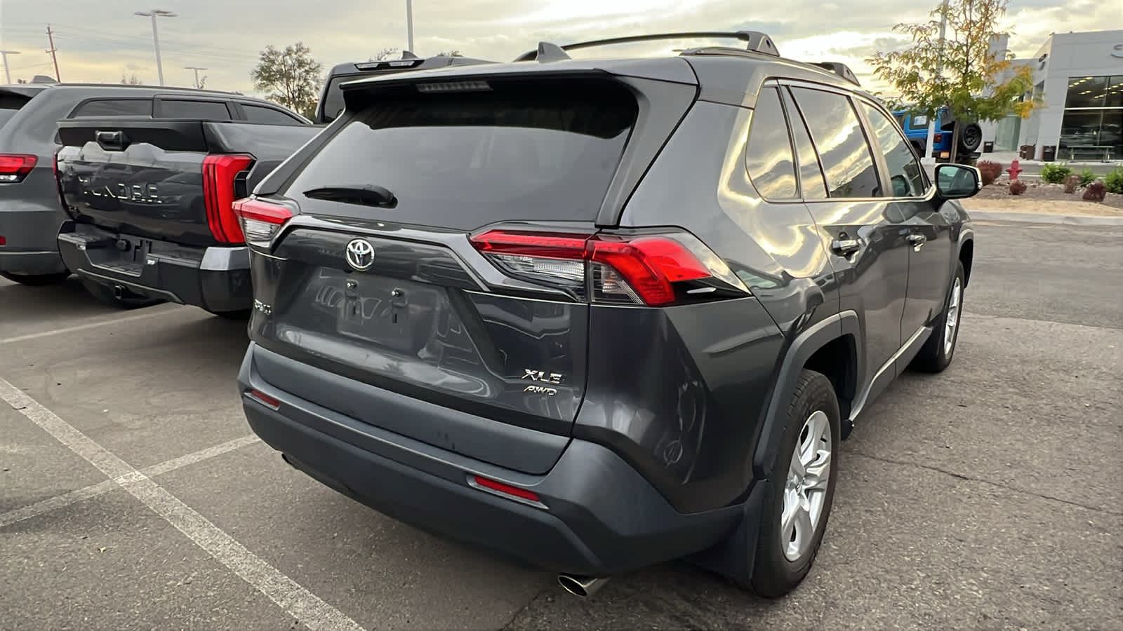 Thumbnail: 2020 Toyota RAV4 - 7