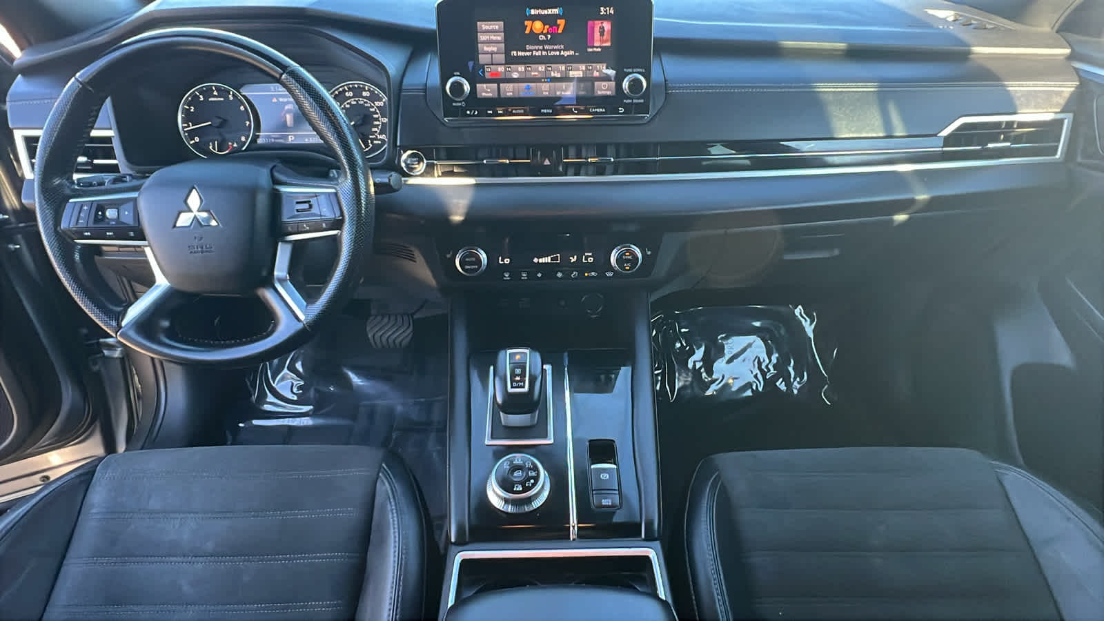 Thumbnail: 2022 Mitsubishi Outlander - 26