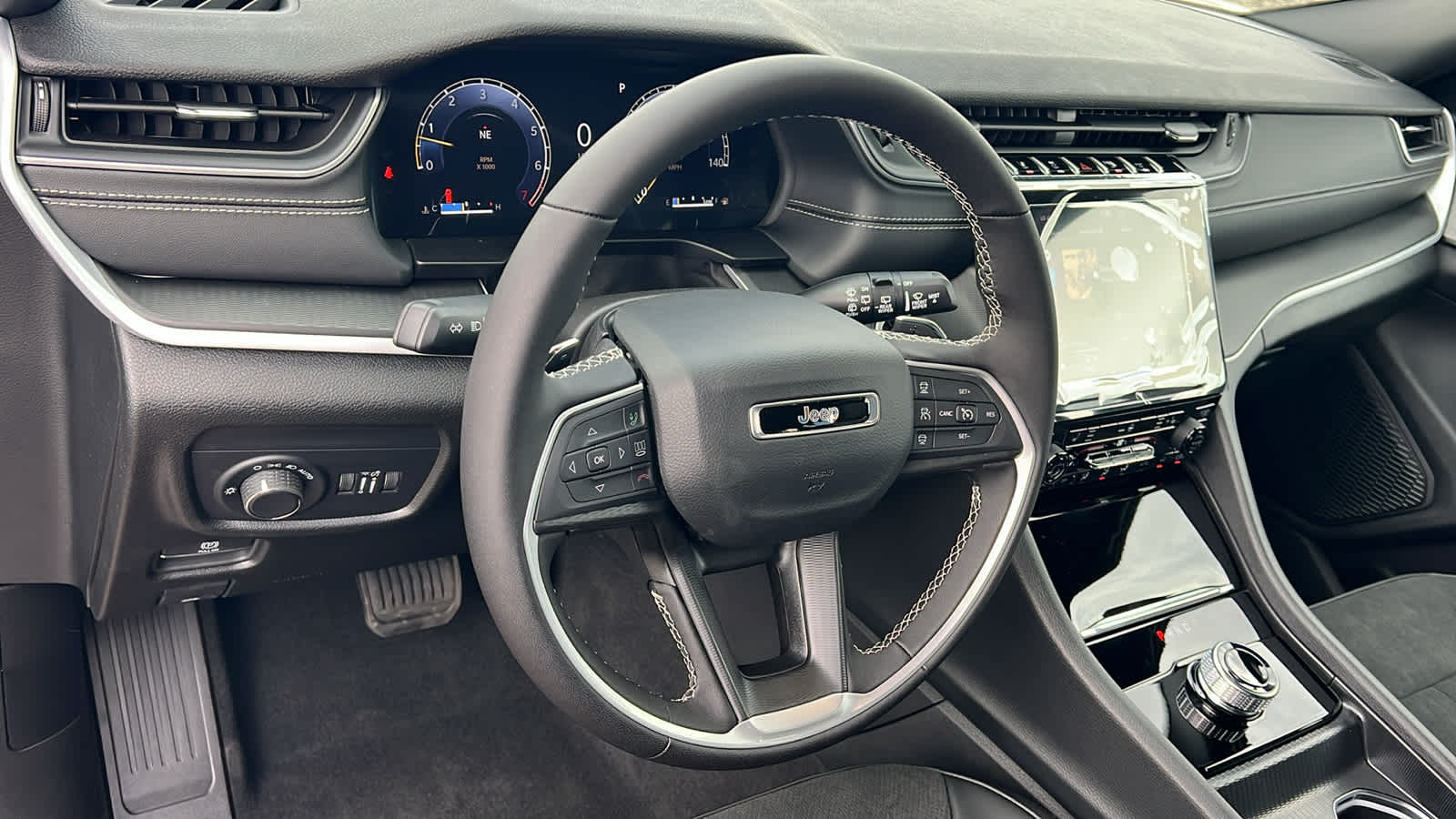 Thumbnail: 2025 Jeep Grand Cherokee - 10