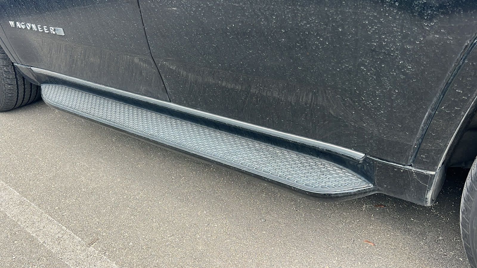 Thumbnail: 2023 Jeep Wagoneer - 10