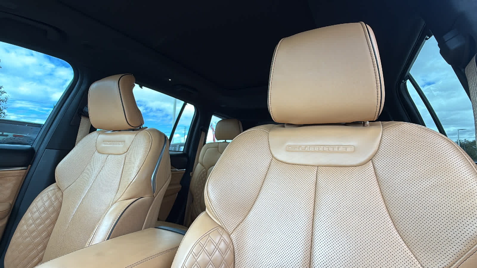 Thumbnail: 2022 Jeep Grand Cherokee - 11