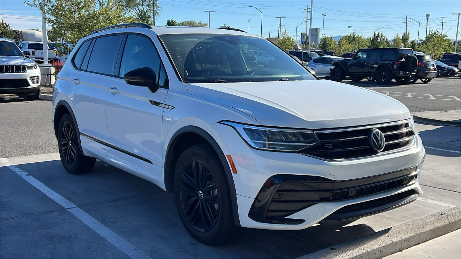 Thumbnail: 2022 Volkswagen Tiguan - 3