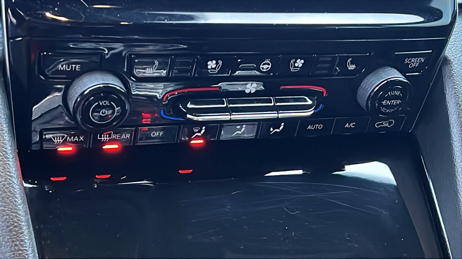 Thumbnail: 2022 Jeep Grand Cherokee - 14