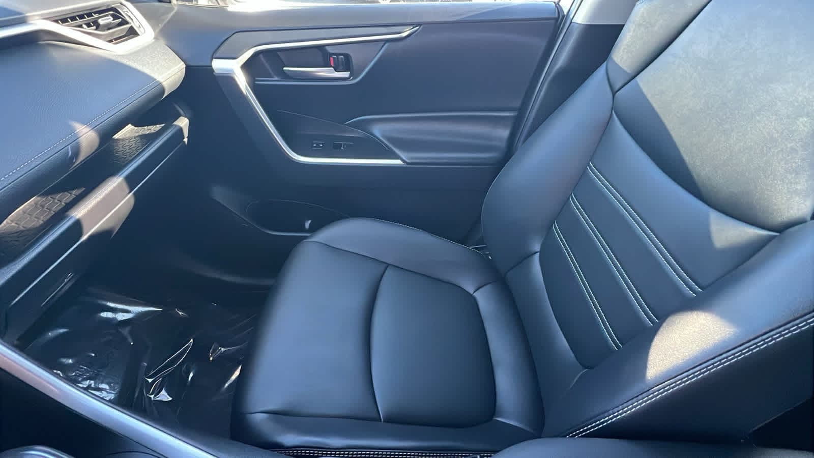 Thumbnail: 2024 Toyota RAV4 - 12