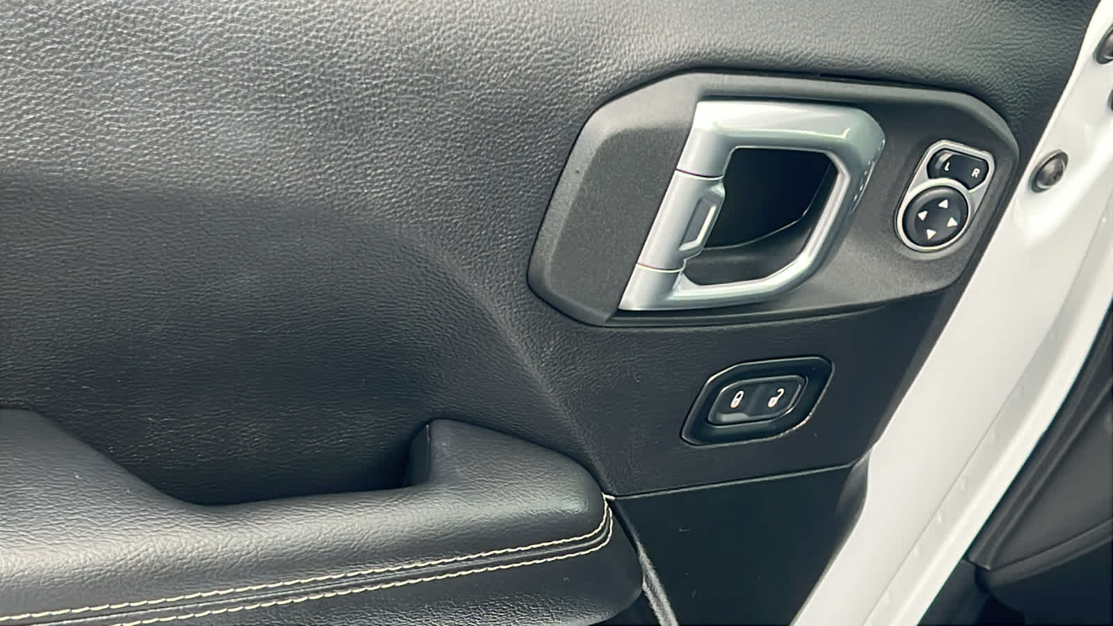 Thumbnail: 2022 Jeep Wrangler - 22