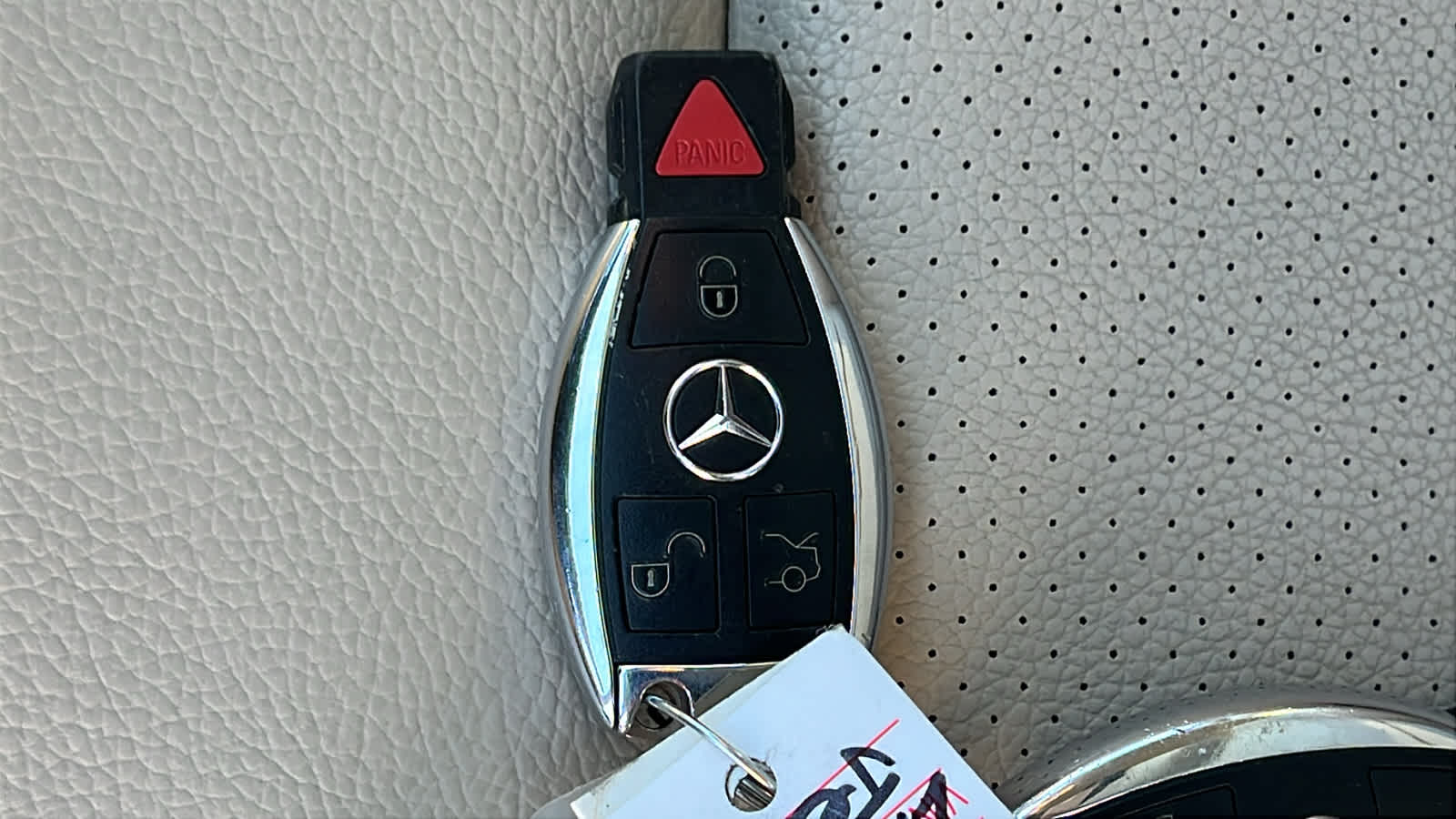 Thumbnail: 2014 Mercedes-Benz E-Class - 29