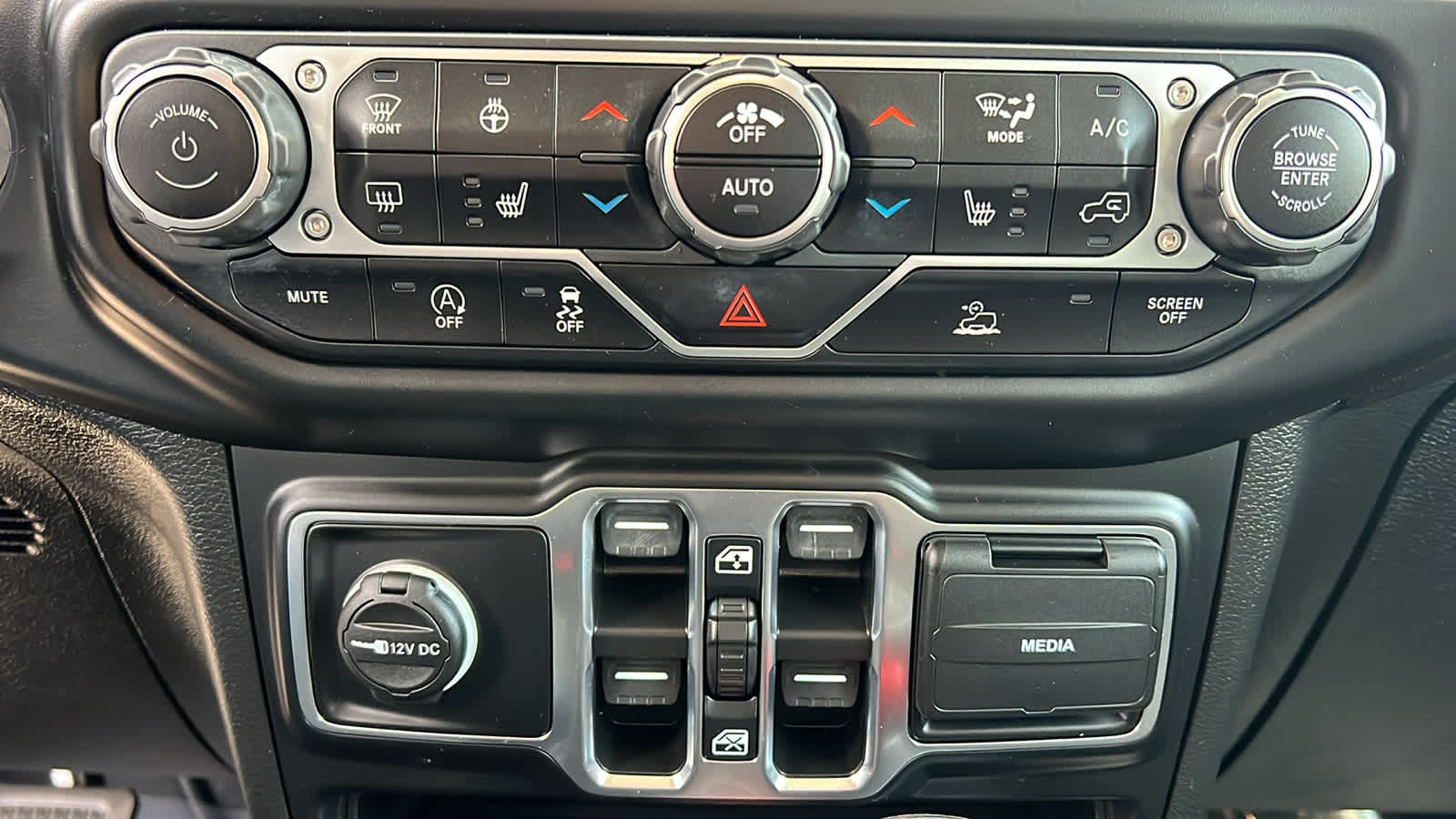 Thumbnail: 2021 Jeep Wrangler - 14