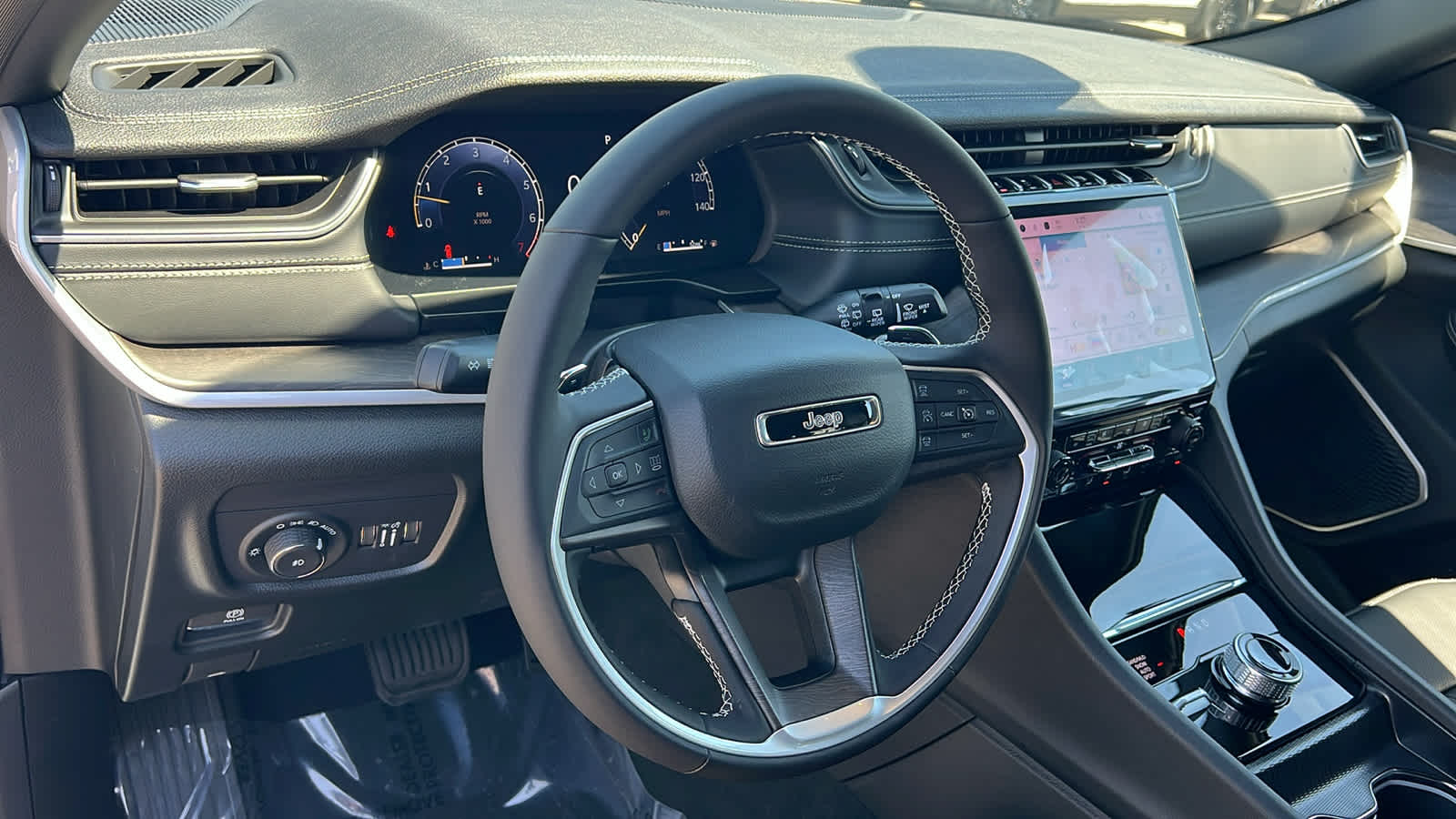 Thumbnail: 2025 Jeep Grand Cherokee - 10