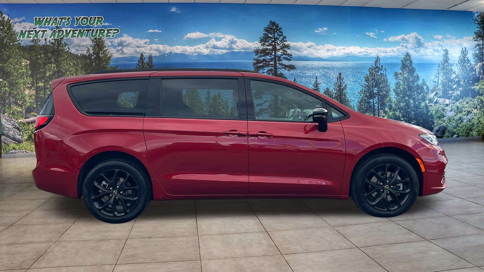 Thumbnail: 2026 Chrysler Pacifica - 4