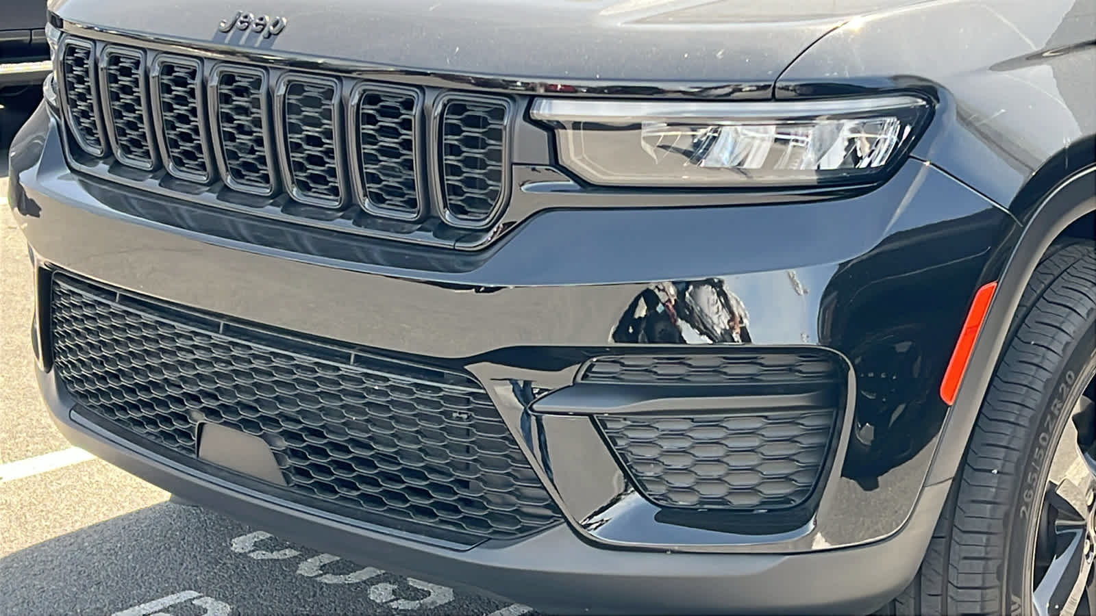 Thumbnail: 2023 Jeep Grand Cherokee - 8