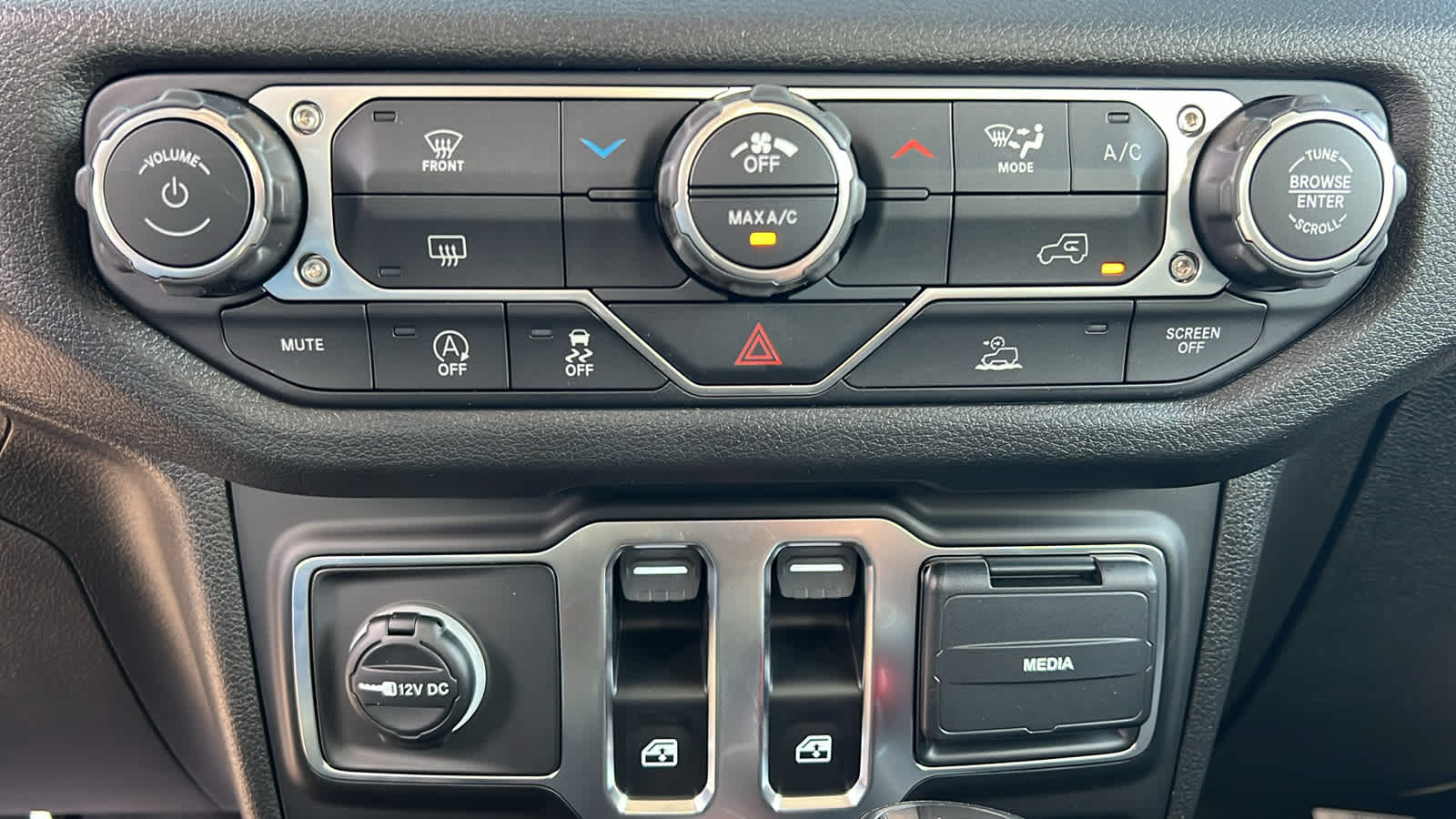 Thumbnail: 2026 Jeep Wrangler - 14