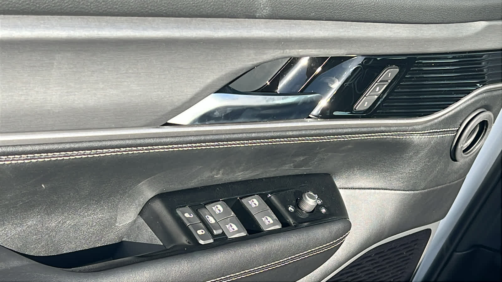 Thumbnail: 2026 Jeep Grand Wagoneer L - 22