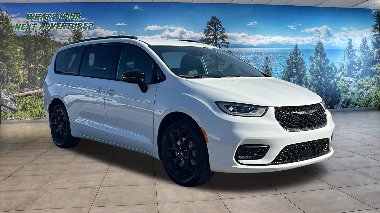 Thumbnail: 2026 Chrysler Pacifica - 3